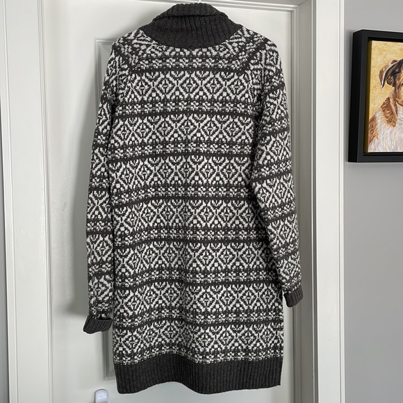 Grey & White Patterned Cardigan - Picture 3 of 7